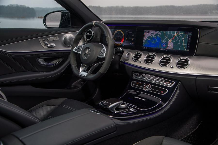 Интерьер Mercedes-AMG E63 S 4Matic+ (W213) 2017 года  (NA) (фото 27 из 40)
